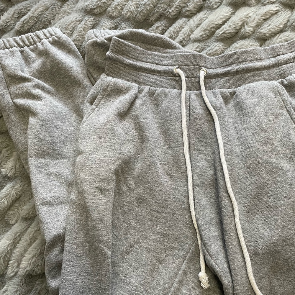 gray sweatpants